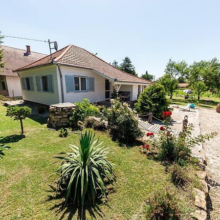 Berrybay Holidayhome Balatonkeresztur Exterior photo
