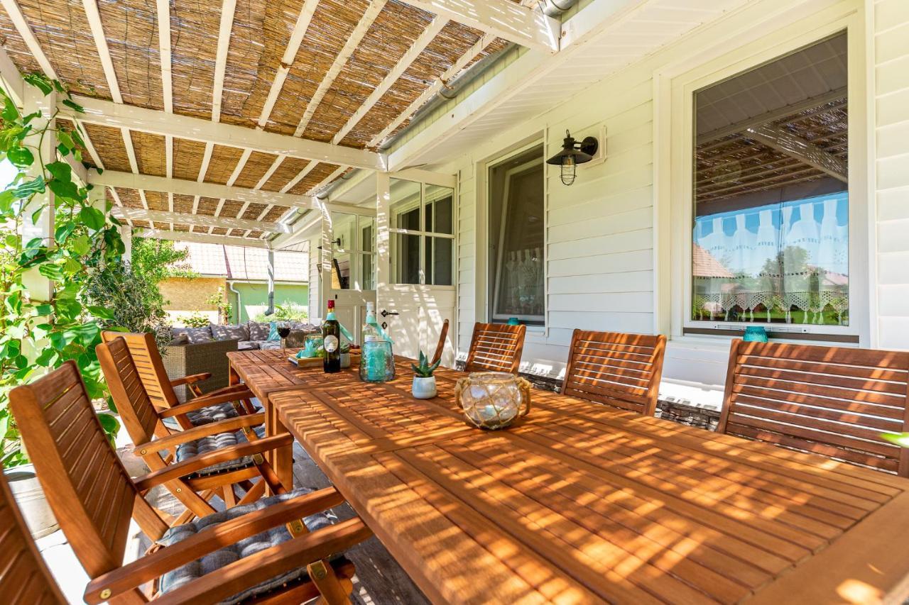 Berrybay Holidayhome Balatonkeresztur Exterior photo