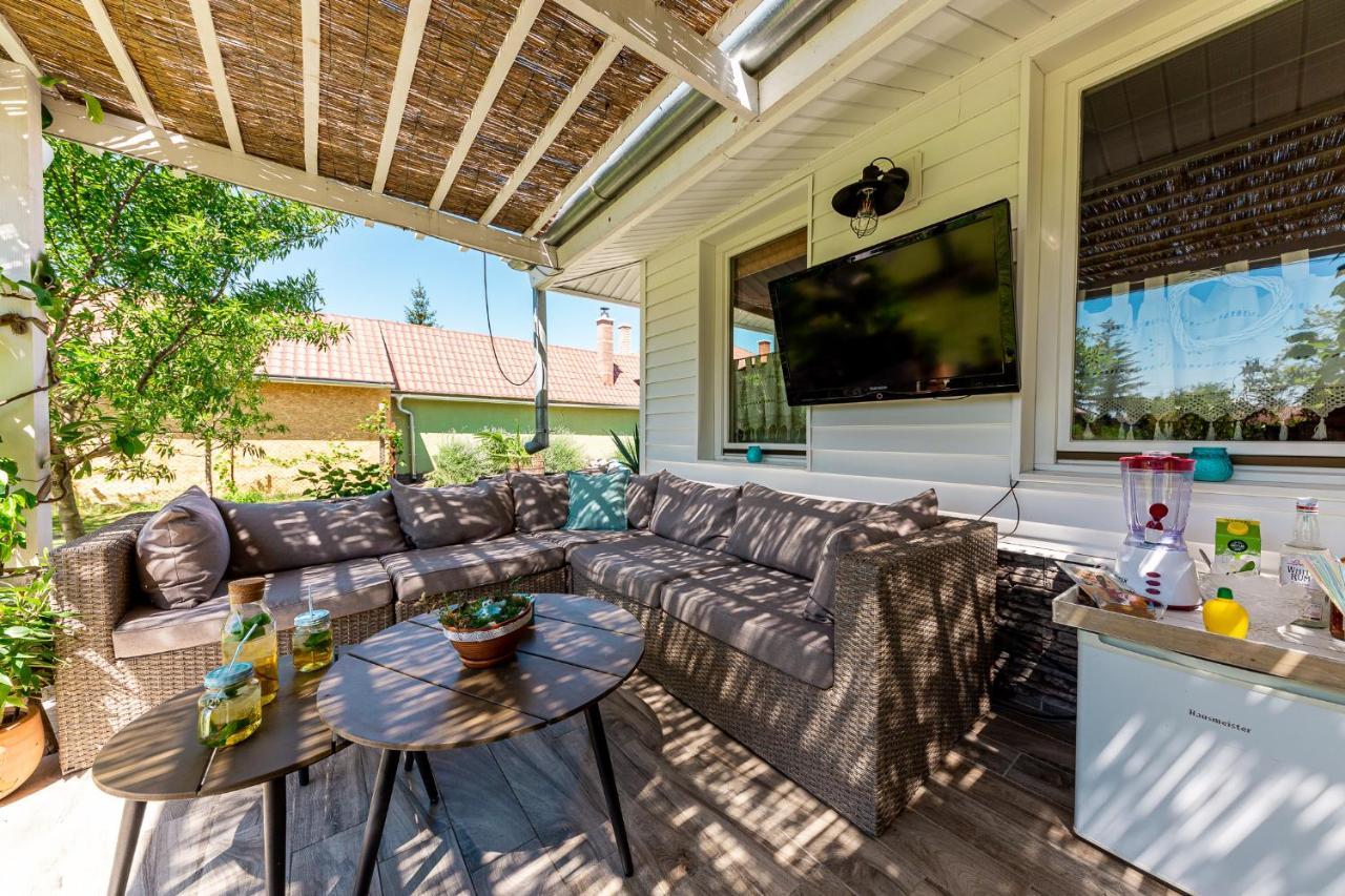 Berrybay Holidayhome Balatonkeresztur Exterior photo
